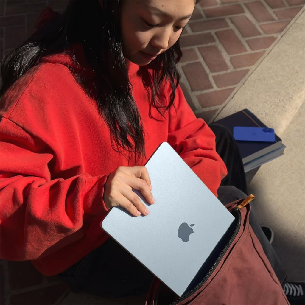 Apple MacBook Air 2025 | Chip M4 (10-core CPU) | 16GB RAM | 256GB SSD | Pantalla Liquid Retina 13.6″ | Color Sky Blue | Teclado Retroiluminado | Nueva